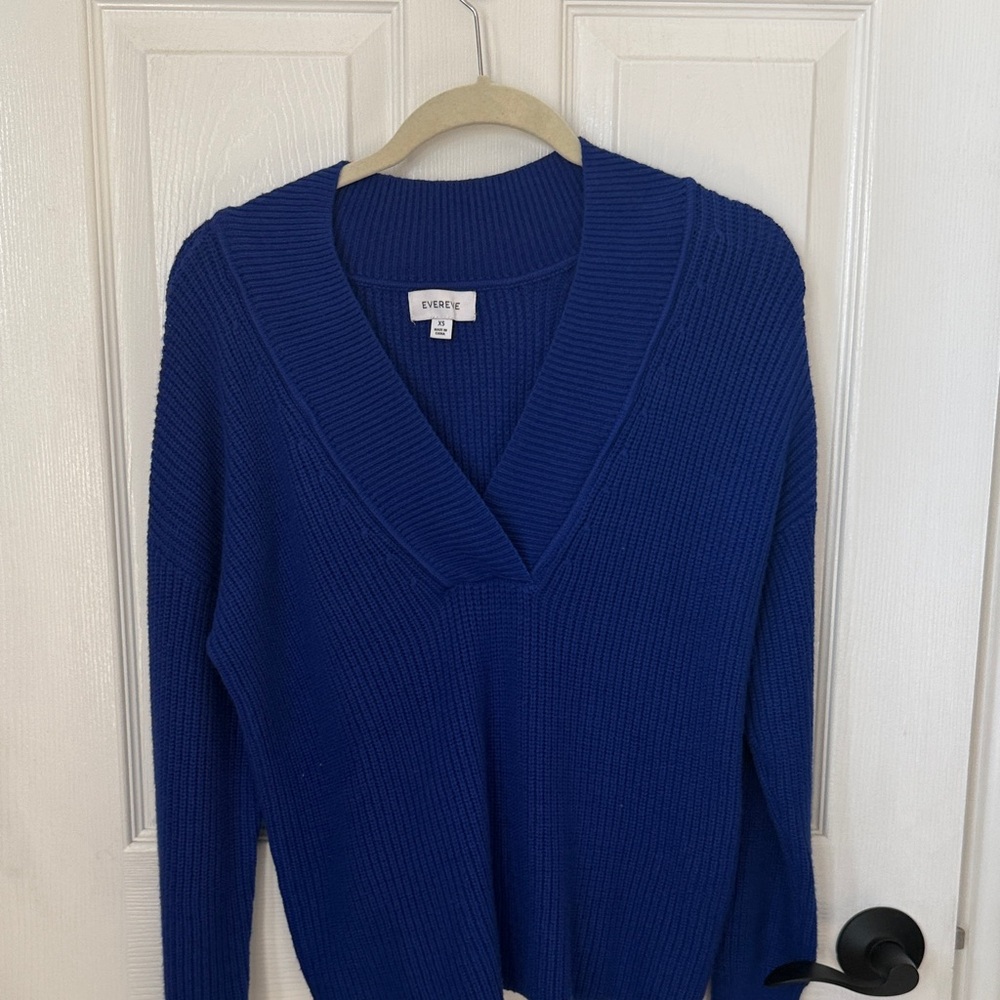 Evereve Women's Royal Blue V-Neck Sweater